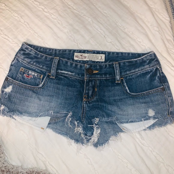 SHORTS - Picture 1 of 3